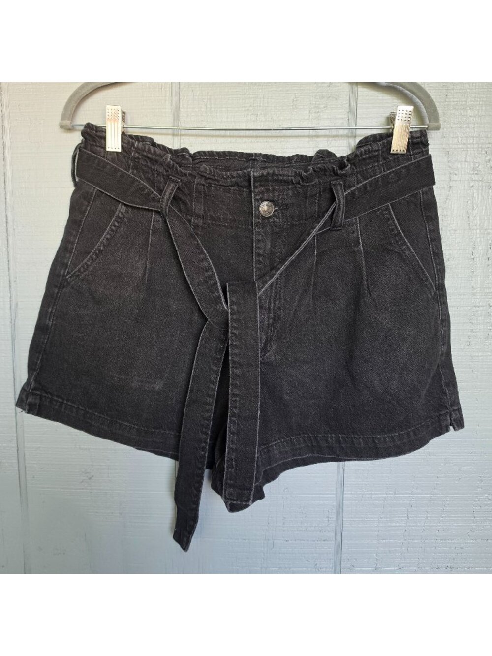 American Eagle Mom Short High Rise Paperbag Denim Button Fly Belted. Size 10